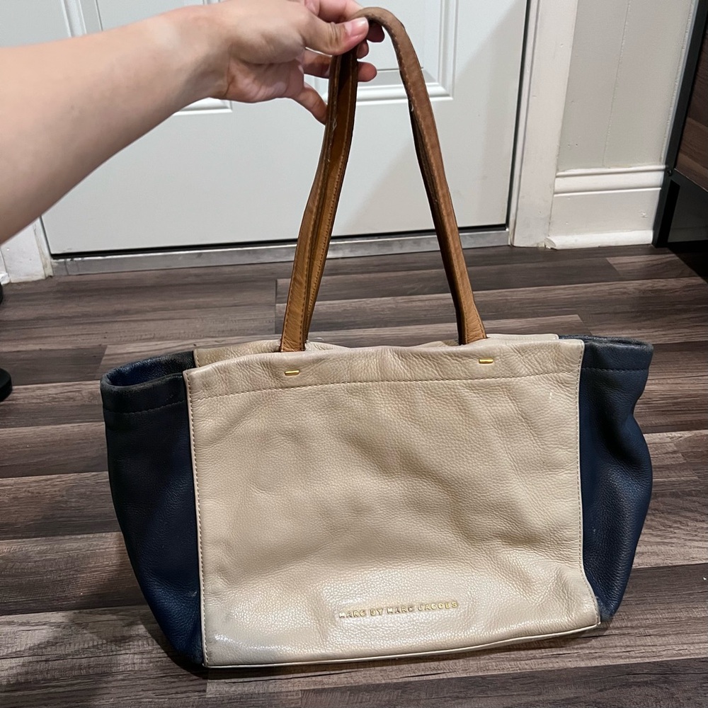 ❤️BUY 2 GET 1 FREE❤️ Marc by Marc Jacobs What’s The T Woodland Beige Navy Tote